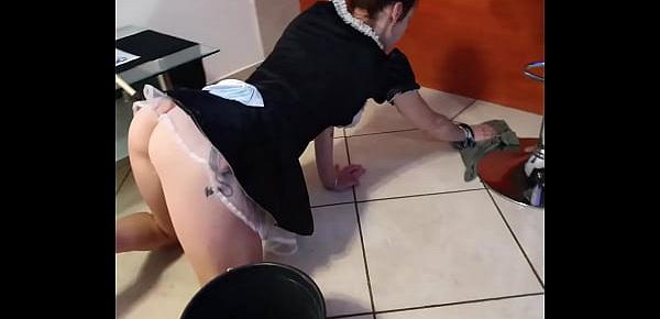 trendsDomestic cleaner gets a face full of piss and cleans it up